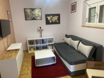 Flat in a house, Rent, Podgorica, Stara Varoš